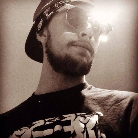 Meet your Posher, Julian - Picture 1 of 1